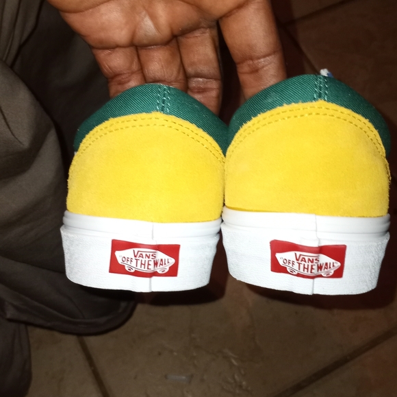 Vans - Picture 3 of 3